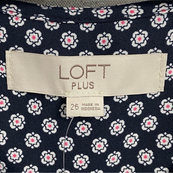 NWT LOFT / Plus Blue Sleeveless Blouse Size 26 - Picture 3 of 9